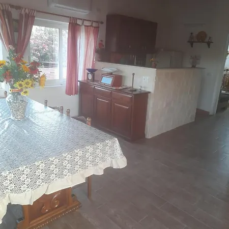 Casa Di Lory Bruca بيت للعطل