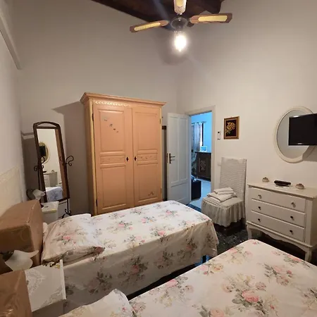 Casa Di Lory Bruca بيت للعطل