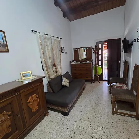 Casa Di Lory Bruca بيت للعطل شيكلي