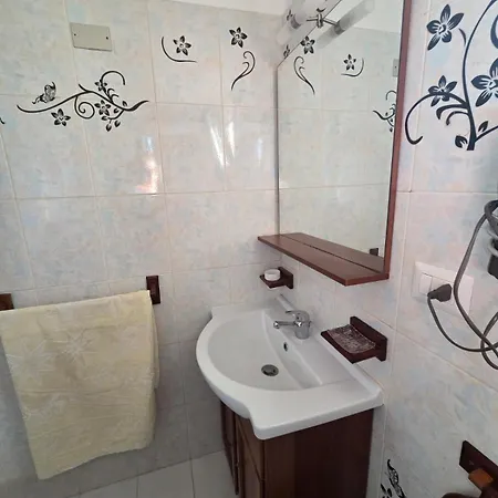 Casa Di Lory Bruca بيت للعطل *