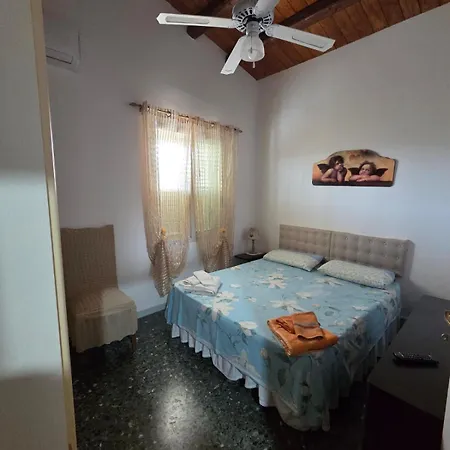 Casa Di Lory Bruca بيت للعطل شيكلي