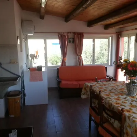Casa Di Lory Bruca بيت للعطل
