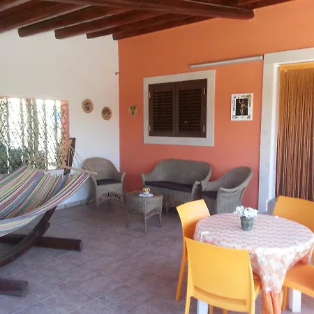 Casa Di Lory Bruca بيت للعطل *