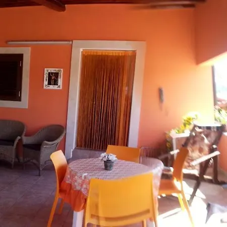 Casa Di Lory Bruca بيت للعطل شيكلي